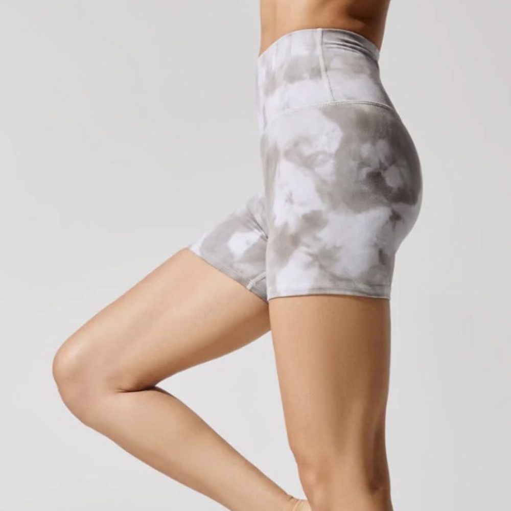 NWT Super Soft Tie Dye Shortie in Oyster Grey Tonal size small